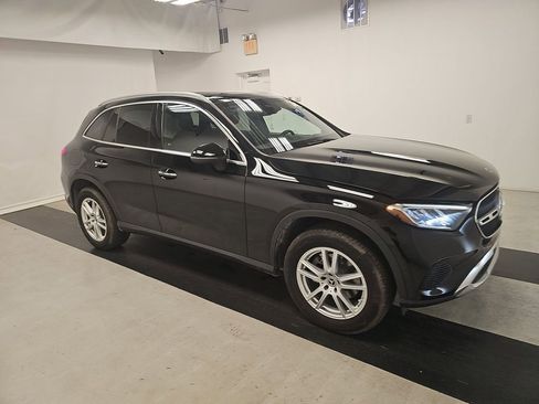Used 2025 Mercedes-Benz GLC 300 image 4