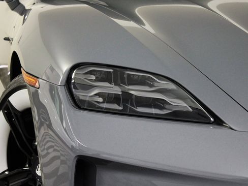 Used 2025 Porsche Taycan image 11