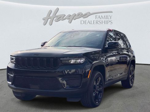 New 2025 Jeep Grand Cherokee Altitude image 16