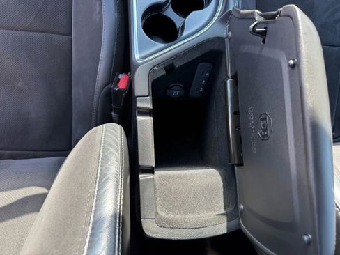 Used 2018 Dodge Challenger GT w/ GT Interior Package image 22