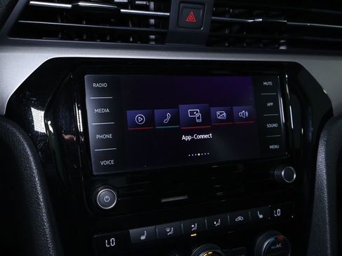 Used 2021 Volkswagen Passat 2.0T SE image 24