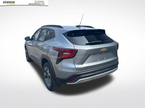 Used 2024 Chevrolet Trax LT image 3