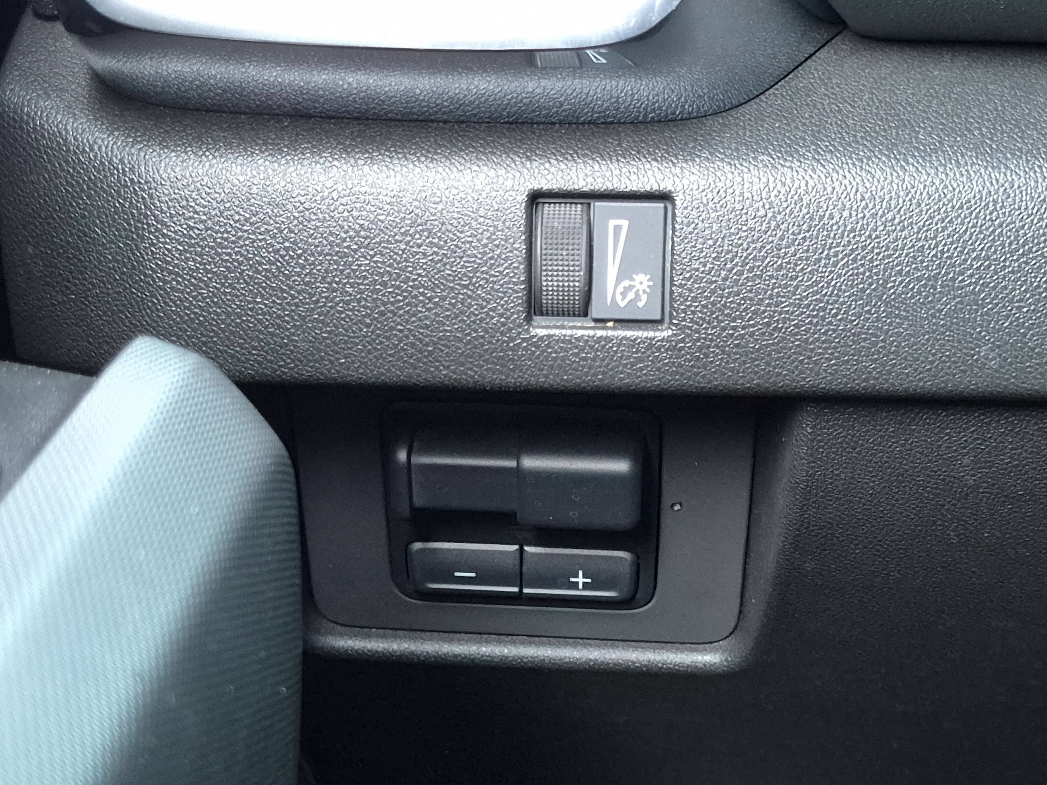 Used 2025 GMC Canyon Elevation RWD image 15