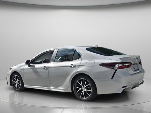 Used 2023 Toyota Camry SE FWD image 7