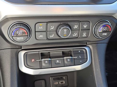 Used 2022 GMC Acadia SLT w/ Technology Package AWD/4WD image 27