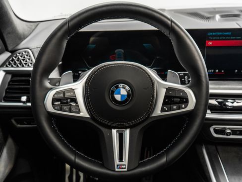 Used 2025 BMW X7 M60i image 15
