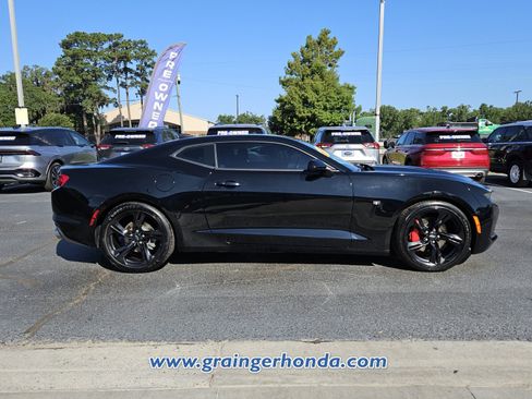Used 2021 Chevrolet Camaro LT w/ Technology Package RWD image 6