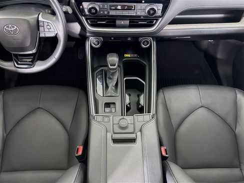 Used 2024 Toyota Grand Highlander FWD image 16