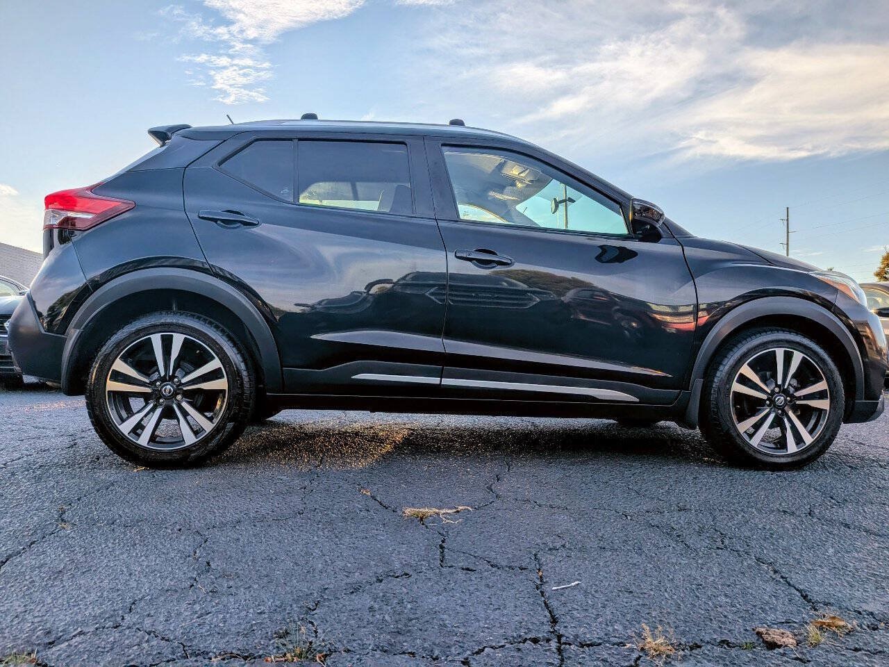 Used 2018 Nissan Kicks SR w/ Exterior Electronics Package FWD image 14