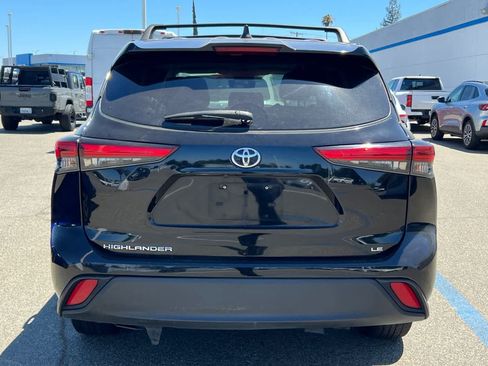 Used 2023 Toyota Highlander LE FWD image 5