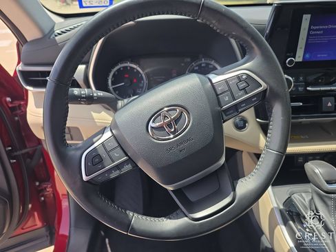Used 2023 Toyota Highlander XLE FWD image 13