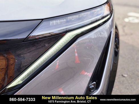 Used 2024 Nissan Ariya AWD image 10