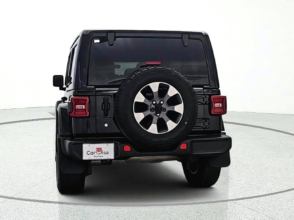 Used 2018 Jeep Wrangler Unlimited Sahara AWD/4WD image 6
