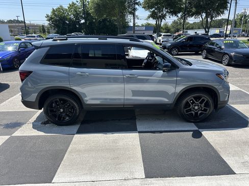 Used 2025 Honda Passport Black Edition image 3
