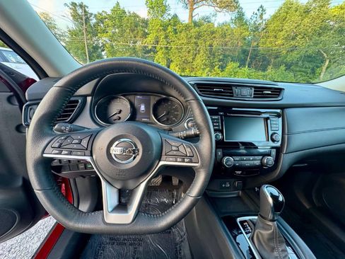 Used 2019 Nissan Rogue SV FWD image 15