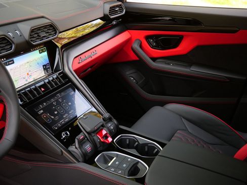 Used 2024 Lamborghini Urus S AWD/4WD image 15