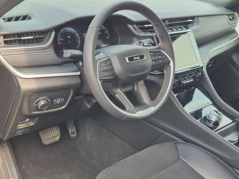 Used 2024 Jeep Grand Cherokee Altitude AWD/4WD image 11
