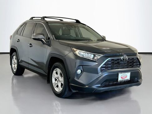 Used 2019 Toyota RAV4 XLE w/ Convenience Package FWD image 3