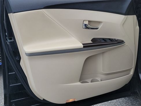 Used 2011 Toyota Venza FWD image 19