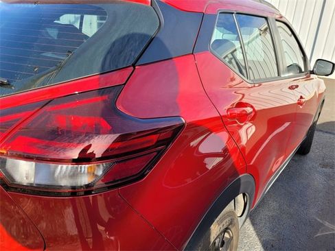 Used 2023 Nissan Kicks SR w/ SR Premium Package image 7