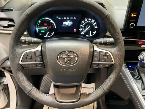 New 2026 Toyota Sienna XLE image 20