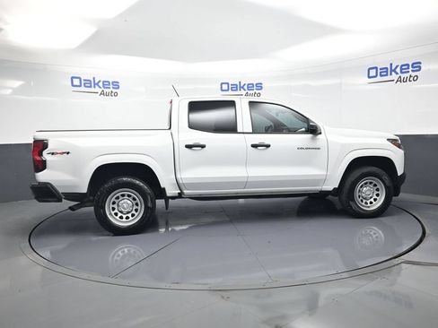 Used 2025 Chevrolet Colorado W/T w/ Advanced Trailering Package AWD/4WD image 9