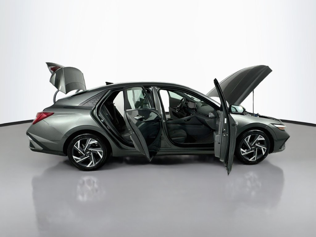 Used 2025 Hyundai Elantra SEL FWD image 25