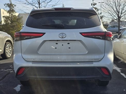 Used 2022 Toyota Highlander XLE image 6