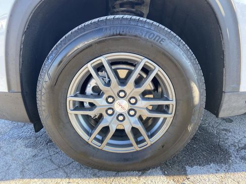 Used 2025 GMC Acadia Elevation image 25