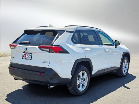 Used 2019 Toyota RAV4 LE AWD/4WD image 5