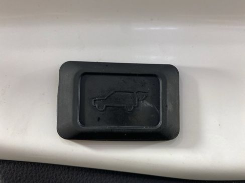 Used 2023 Toyota RAV4 SE image 30