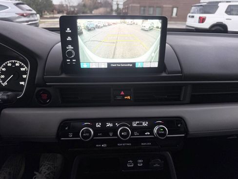 Used 2024 Honda Pilot Touring image 39