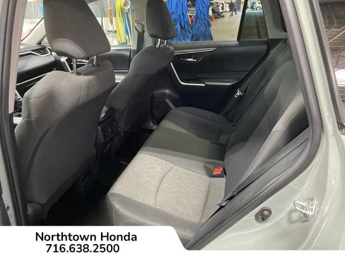 Used 2021 Toyota RAV4 XLE FWD image 15