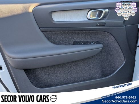Used 2024 Volvo XC40 B5 Core image 6