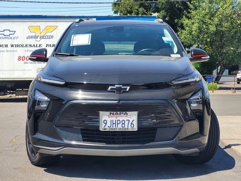 Used 2023 Chevrolet Bolt EUV Premier w/ Sun & Sound Package FWD image 3