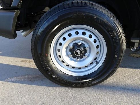 New 2025 Ford Bronco 4-Door image 7