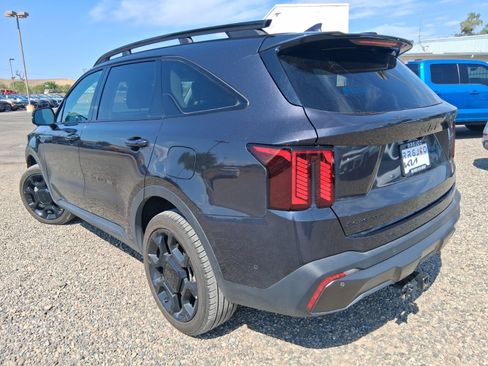 Used 2025 Kia Sorento SX AWD/4WD image 3