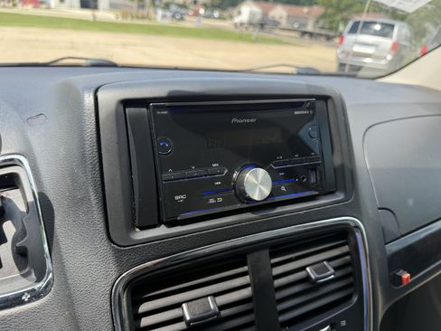 Used 2012 Dodge Grand Caravan SXT FWD image 21