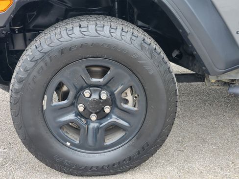 Used 2021 Jeep Gladiator Sport AWD/4WD image 29