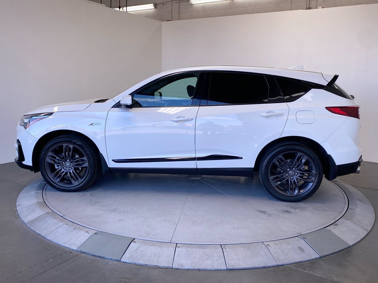 Used 2021 Acura RDX w/ Advance Package FWD image 2