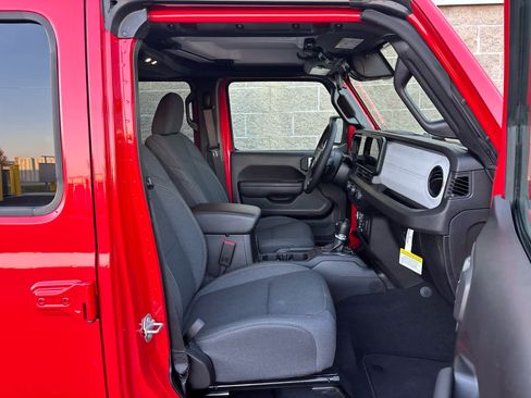 Used 2024 Jeep Wrangler Sport S image 14