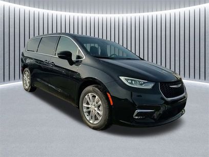 New 2026 Chrysler Pacifica Select
