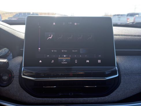 Used 2024 Jeep Compass Latitude image 15