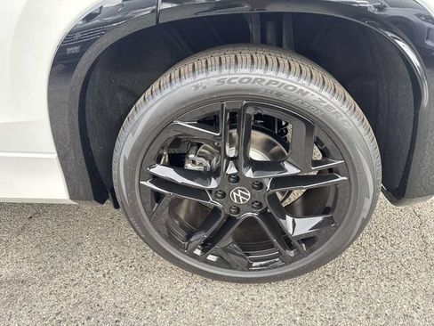 New 2026 Volkswagen Tiguan SE R-Line FWD image 5