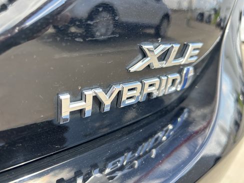 Certified 2022 Toyota Camry XLE w/ Navigation Upgrade Package image 8