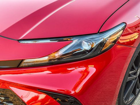 New 2026 Toyota Camry Hybrid FWD image 9