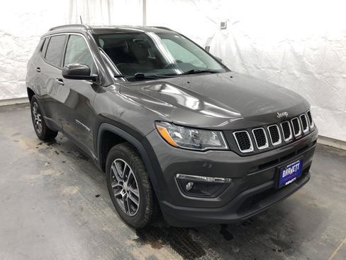 Used 2017 Jeep Compass Latitude w/ Popular Equipment Group image 3