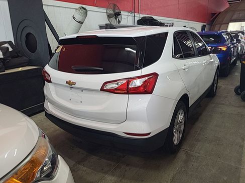 Used 2020 Chevrolet Equinox LS w/ LS Convenience Package FWD image 3