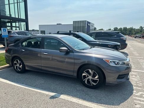Used 2017 Honda Accord LX image 11