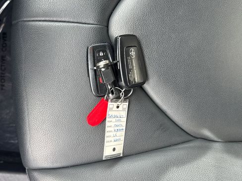 Used 2022 Toyota Highlander XLE image 35